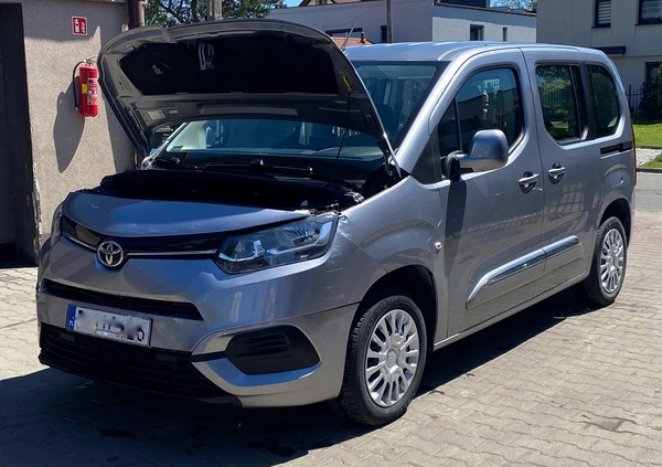 Toyota Proace City Verso cena 49900 przebieg: 100000, rok produkcji 2021 z Międzylesie małe 211